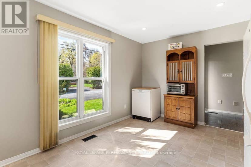 5529 Woodeden Drive — photo 10 of 40