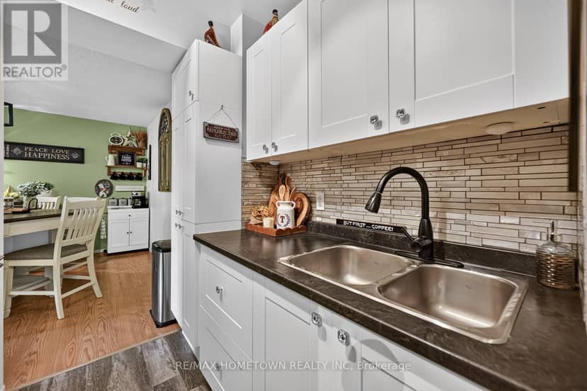 16 - 14 Charlotte Place — photo 8 of 23