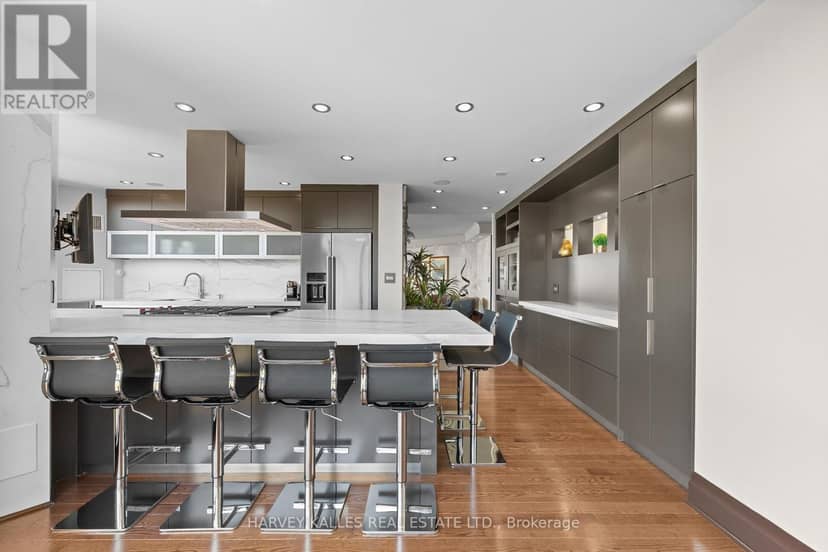 2701 - 300 Bloor Street E — photo 15 of 40