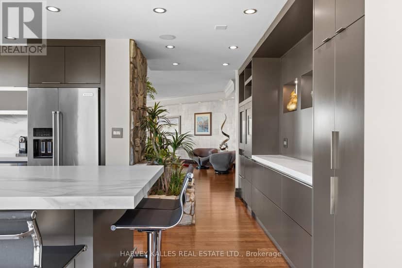 2701 - 300 Bloor Street E — photo 16 of 40