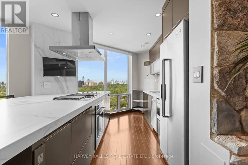 2701 - 300 Bloor Street E — photo 18 of 40