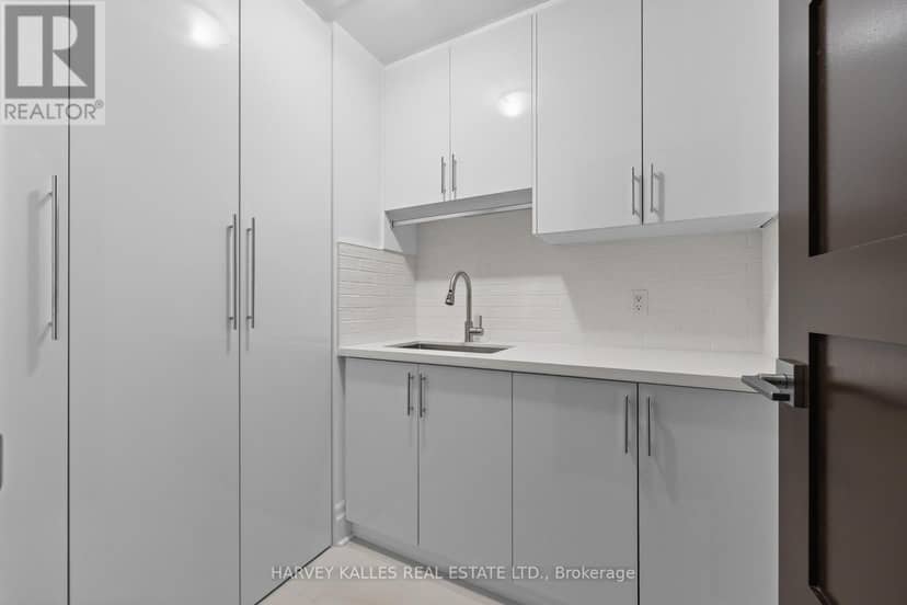 2701 - 300 Bloor Street E — photo 35 of 40