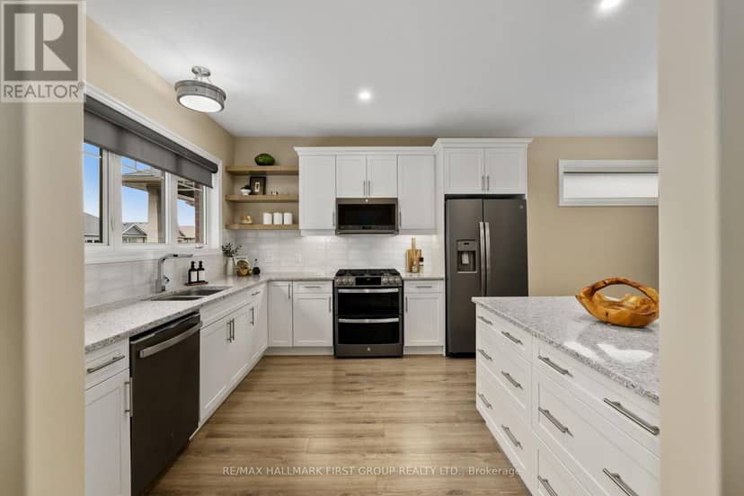 31 Mercedes Drive — photo 13 of 40