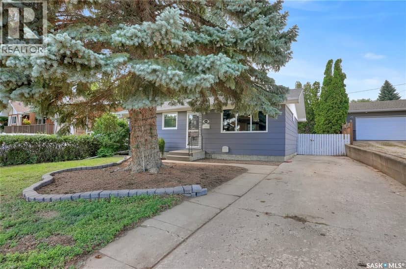 1228 Athabasca STREET W, Moose Jaw, photo 2