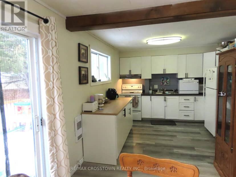 4716 Penetanguishene Road — photo 11 of 37