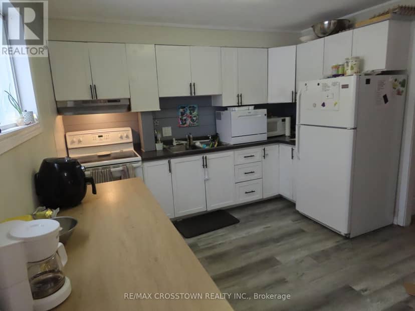 4716 Penetanguishene Road — photo 12 of 37