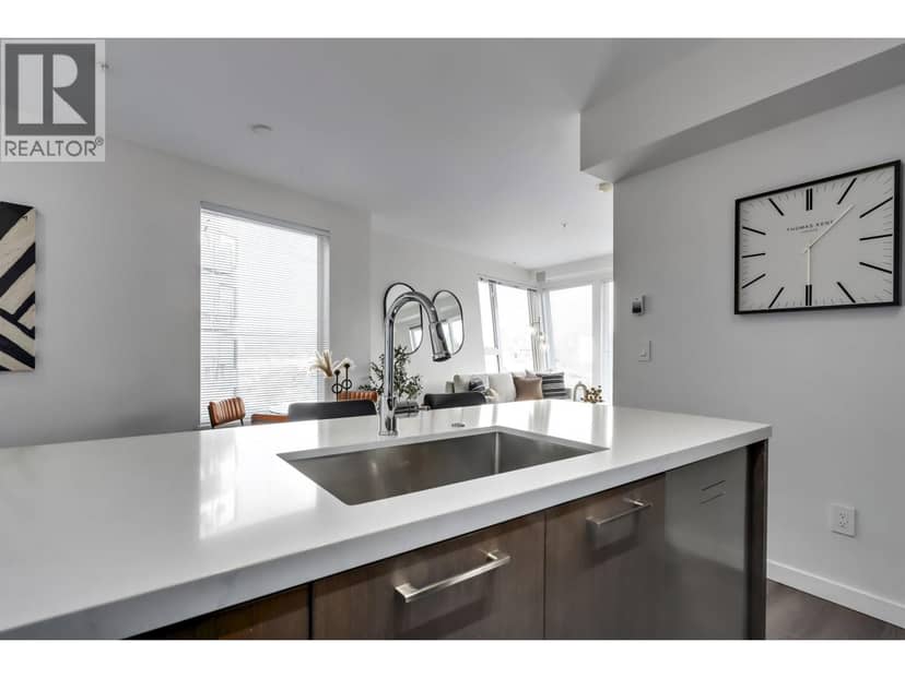 313 417 GREAT NORTHERN WAY, Vancouver, photo 4