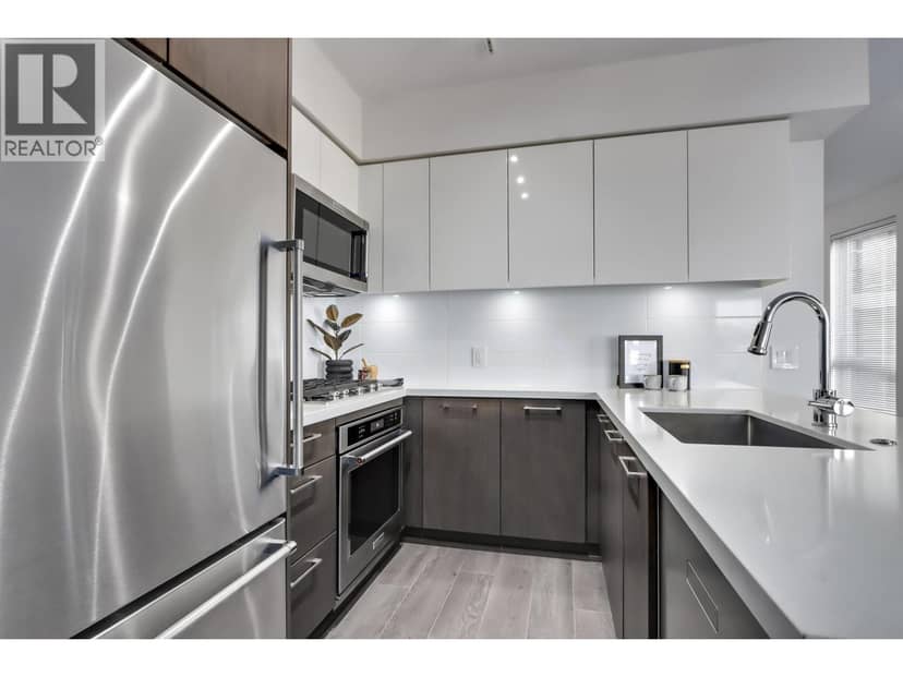 313 417 GREAT NORTHERN WAY, Vancouver, photo 3