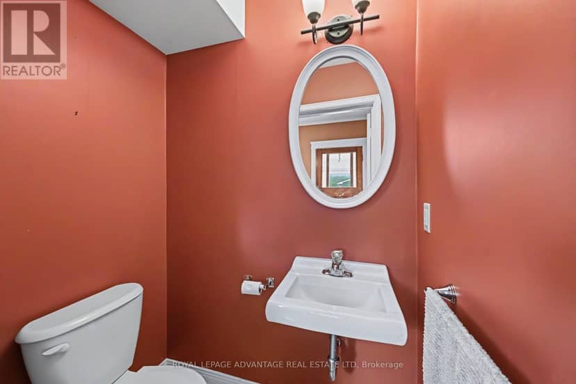 14 Beckwith Street E — photo 18 of 38