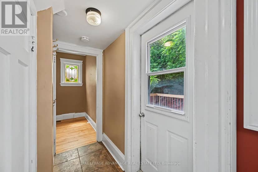 14 Beckwith Street E — photo 17 of 38