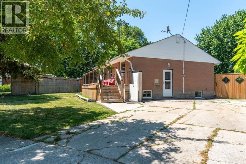 18 Tweedsmuir Avenue — photo 26 of 28