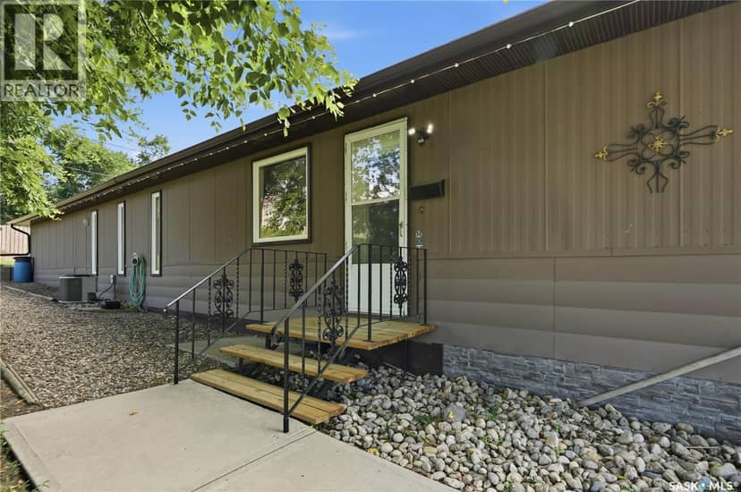 236 Osborne Avenue, Regina Beach, photo 2