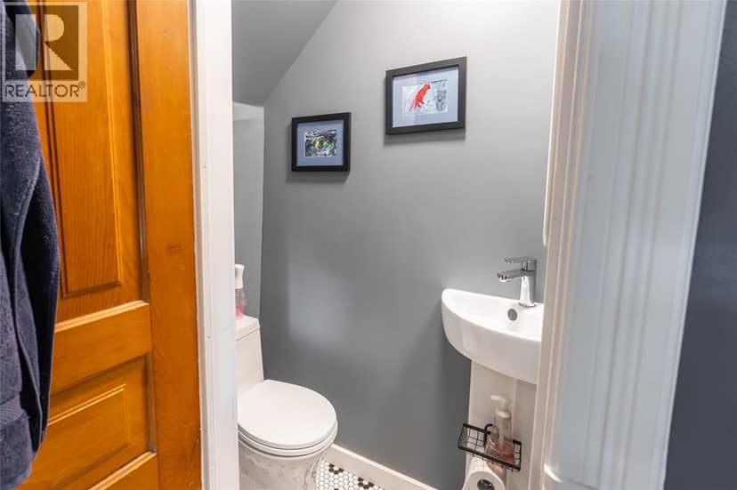 213 VIDAL STREET South — photo 16 of 40