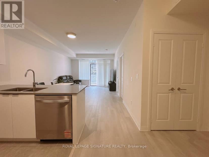 325 - 3270 Sheppard Avenue E — photo 2 of 15