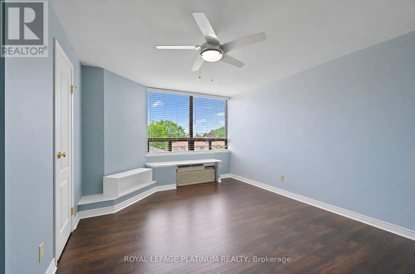 401 - 688 Preston Parkway — photo 14 of 27