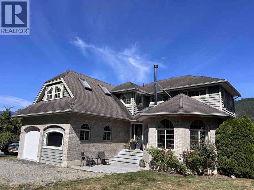 38940 LOGGERS LANE, Squamish