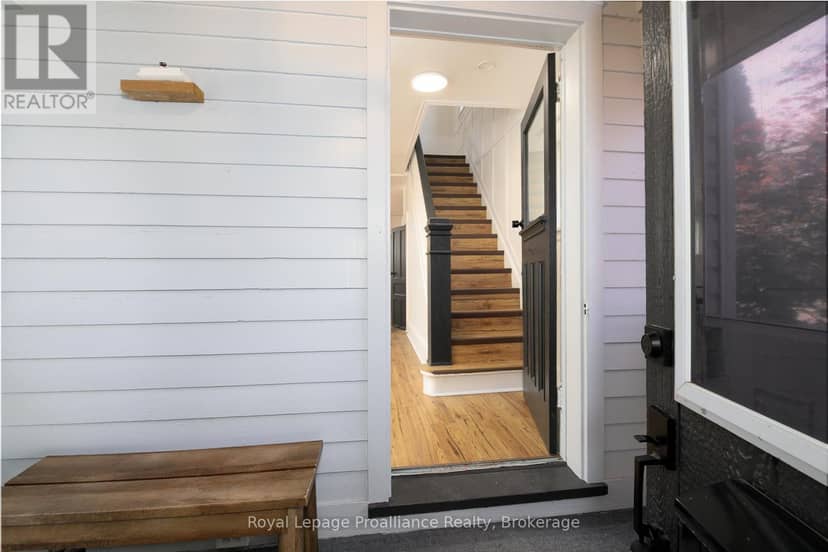 83 Moira Street E — photo 2 of 40