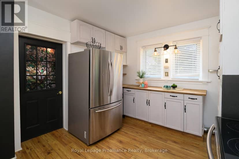 83 Moira Street E — photo 8 of 40