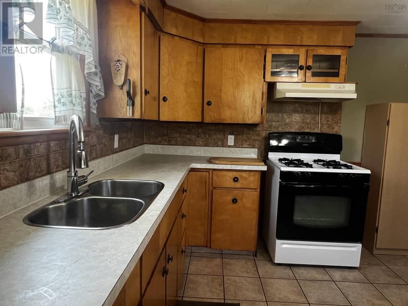 5320 Highway 6 — photo 18 of 40