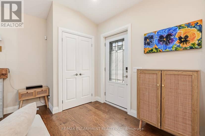 715 Drury Lane — photo 3 of 40