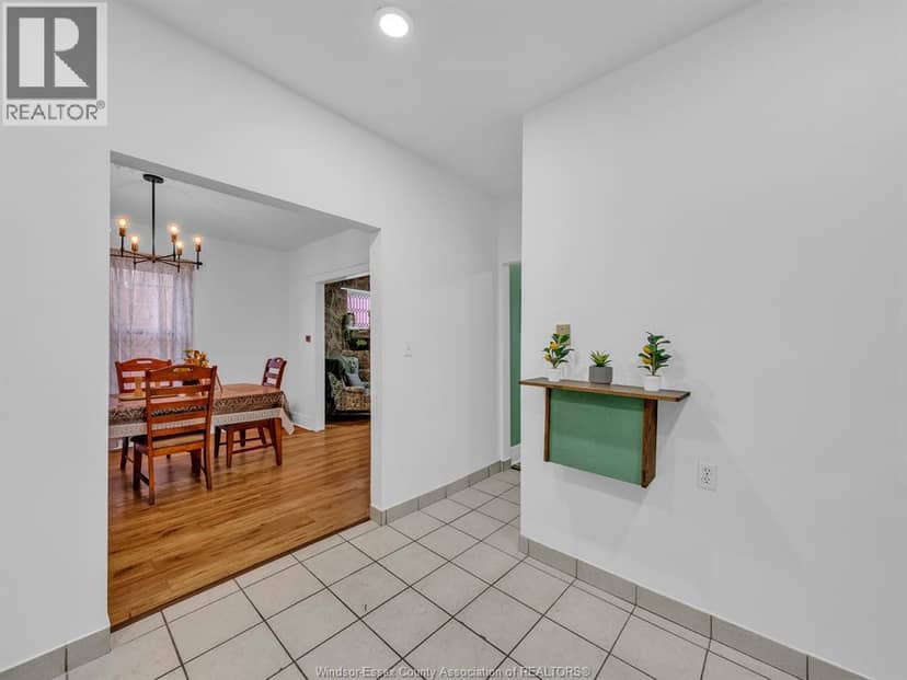 894 Dougall — photo 27 of 40