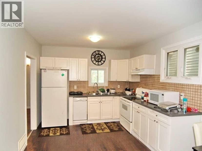 3588 Sandwich Street — photo 3 of 7