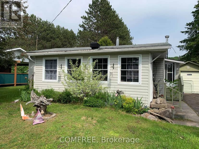 39 Lake Street, South Algonquin