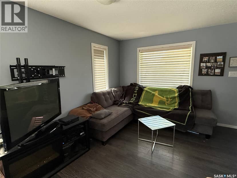 802 Park AVENUE — photo 3 of 22