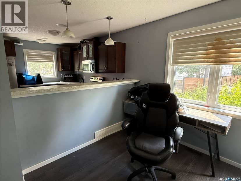 802 Park AVENUE — photo 4 of 22
