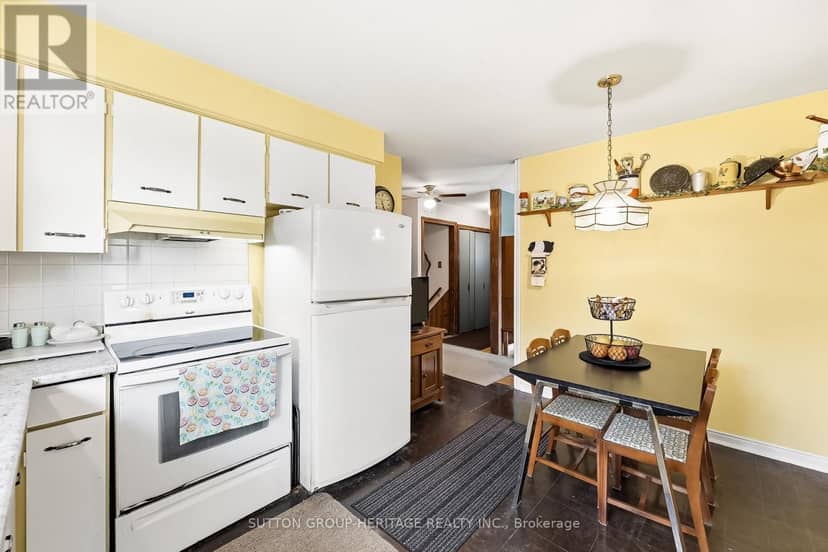 35 Albery Crescent — photo 11 of 40