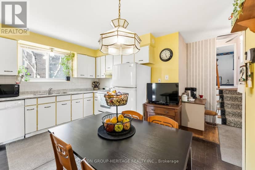 35 Albery Crescent — photo 12 of 40