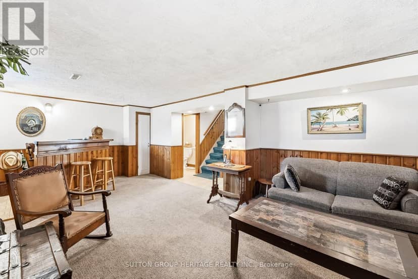 35 Albery Crescent — photo 22 of 40