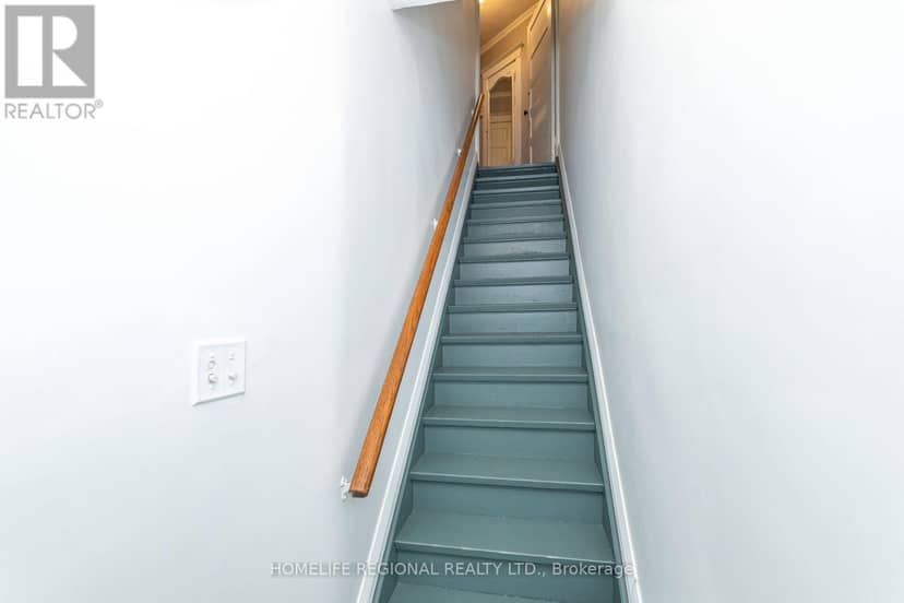 353 St Clarens Avenue, Toronto, photo 4