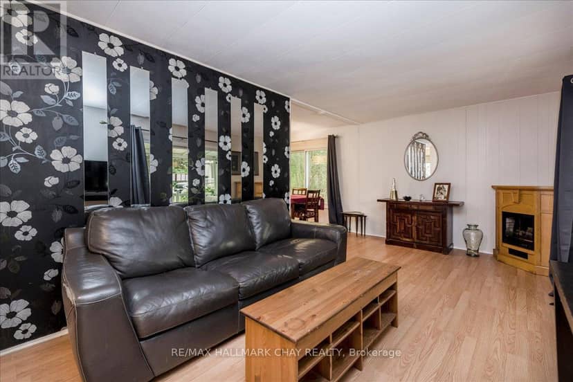 28 Flora Court — photo 4 of 17