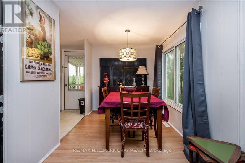 28 Flora Court — photo 6 of 17