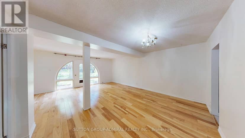 73 - 6 Esterbrooke Avenue — photo 14 of 40