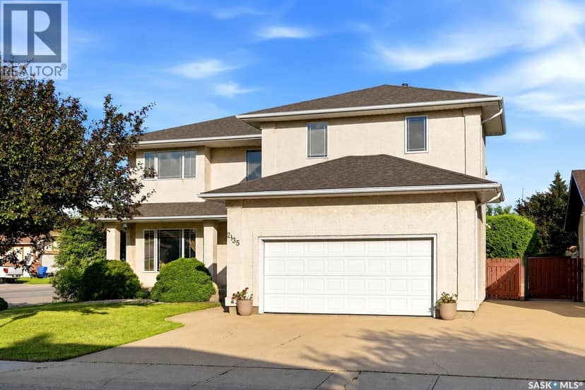 2135 Potts CRESCENT E — photo 1 of 40