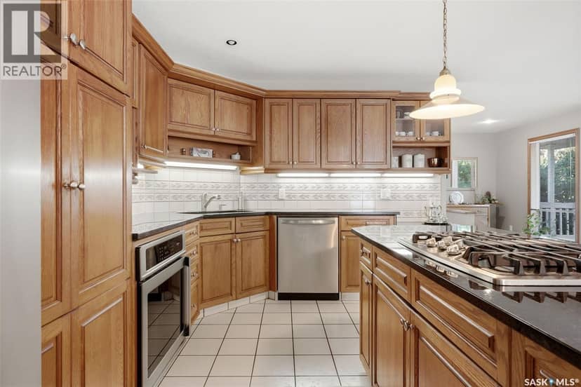 2135 Potts CRESCENT E — photo 11 of 40