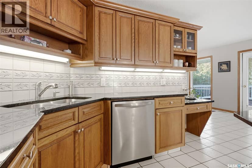 2135 Potts CRESCENT E — photo 12 of 40