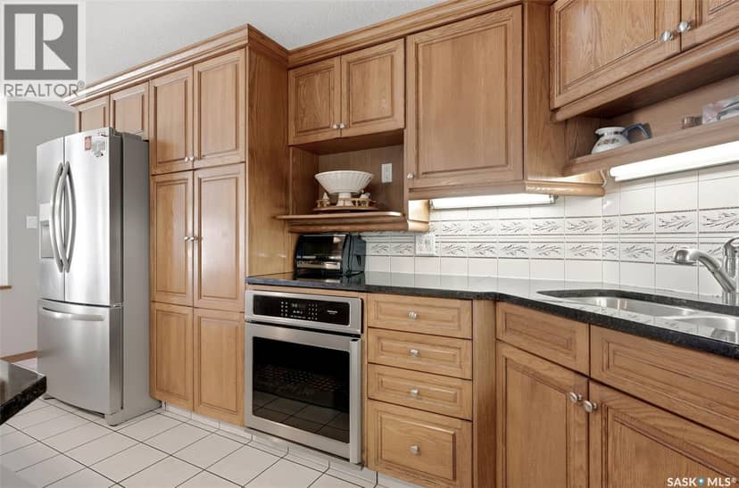 2135 Potts CRESCENT E — photo 13 of 40