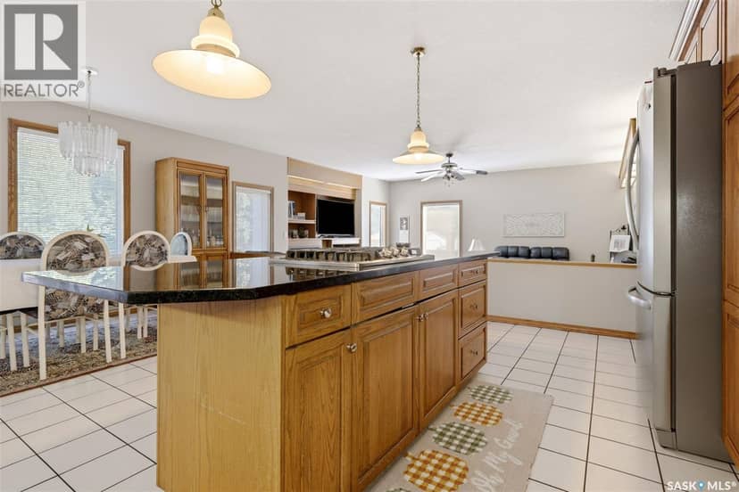 2135 Potts CRESCENT E — photo 14 of 40