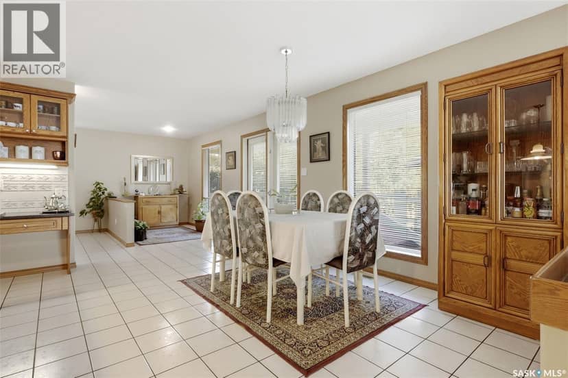 2135 Potts CRESCENT E — photo 15 of 40