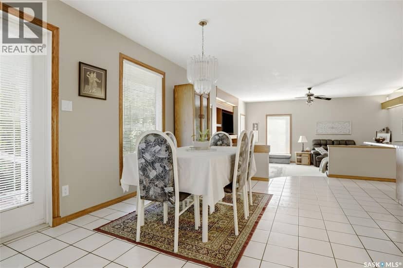 2135 Potts CRESCENT E — photo 16 of 40