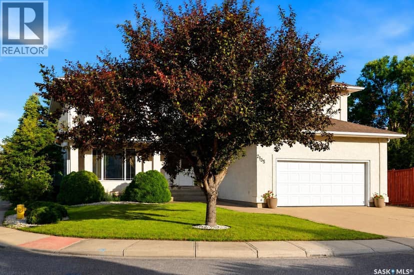 2135 Potts CRESCENT E — photo 3 of 40