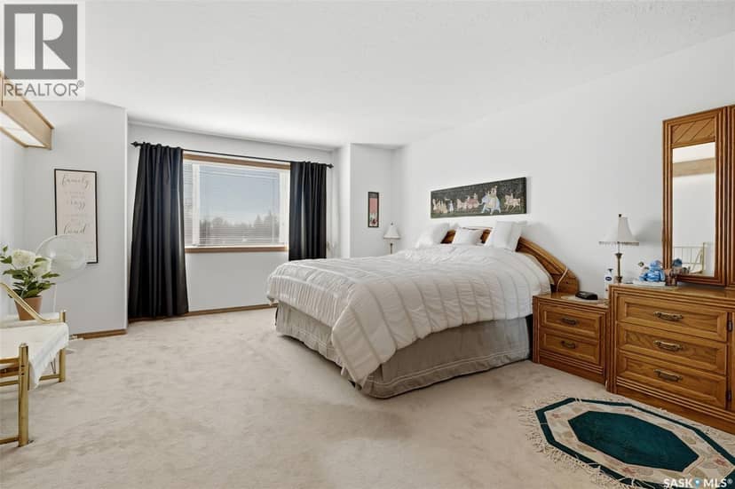 2135 Potts CRESCENT E — photo 30 of 40