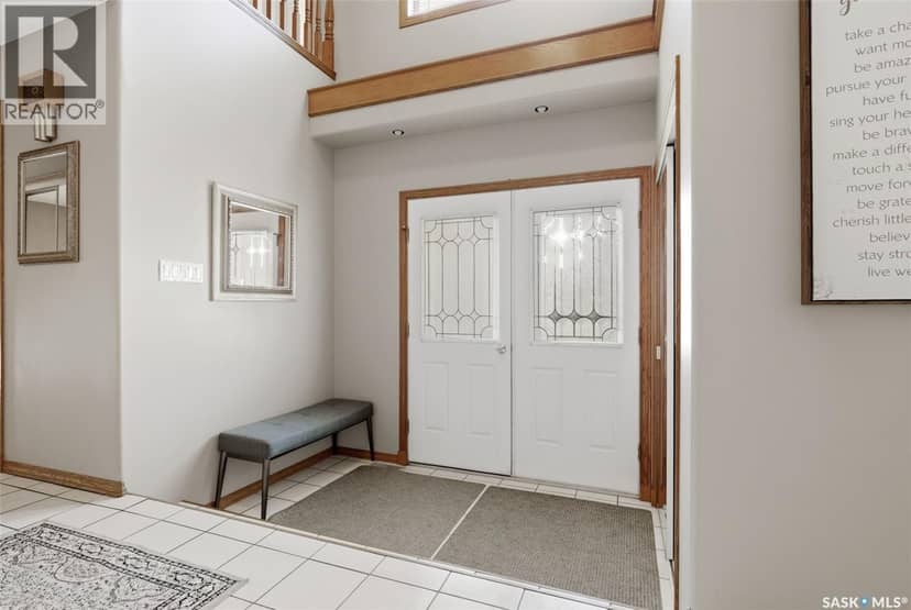 2135 Potts CRESCENT E — photo 4 of 40