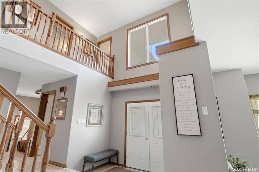 2135 Potts CRESCENT E — photo 5 of 40
