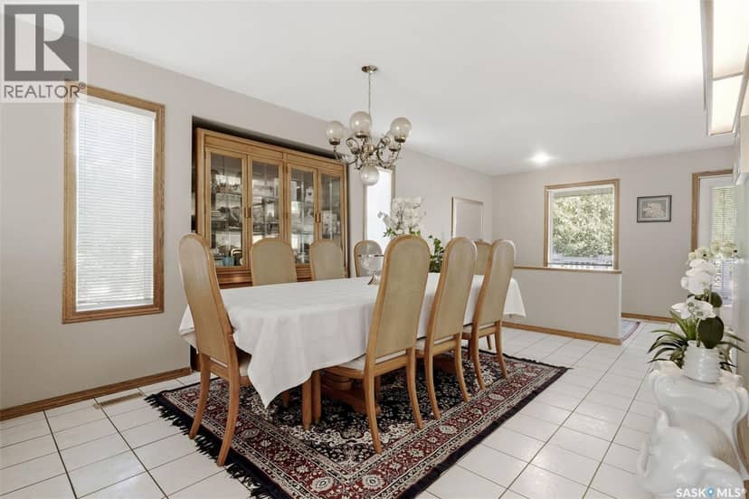 2135 Potts CRESCENT E — photo 9 of 40