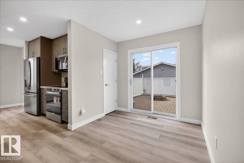 9723 65 AV NW — photo 22 of 40