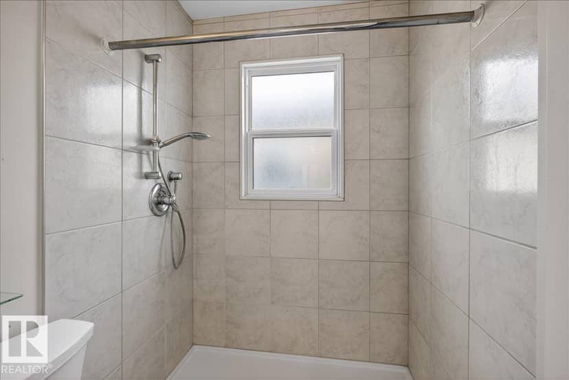 9723 65 AV NW — photo 28 of 40